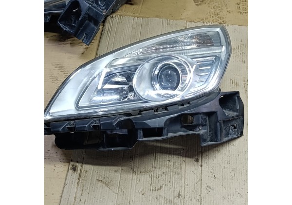 Фара ліва галоген Рено Сценік 2 рестайл, 260605051R