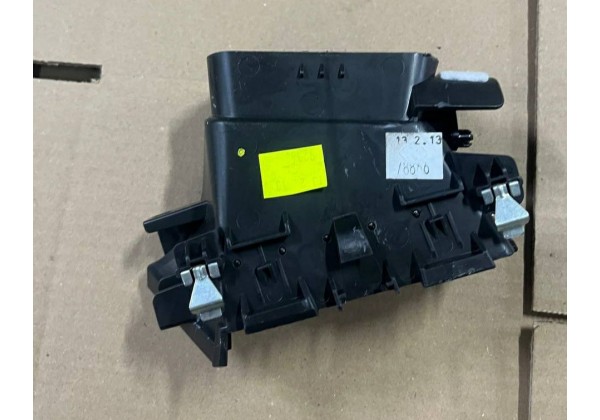 Дефлектор обдуву салона правий Peugeot 208, 2008, 9673131677