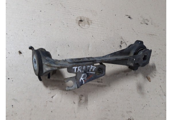 Кронштейн передньої балки правий Renault Trafic 2, 8200626972