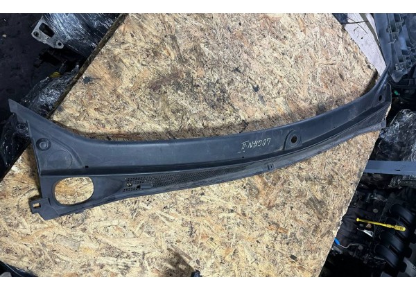 Жабо, пластик під лобове скло Renault Logan 2, Sandero 2, 668113292R