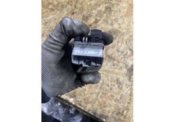 Кнопки склопідйомника Renault Twingo II, 8200214943