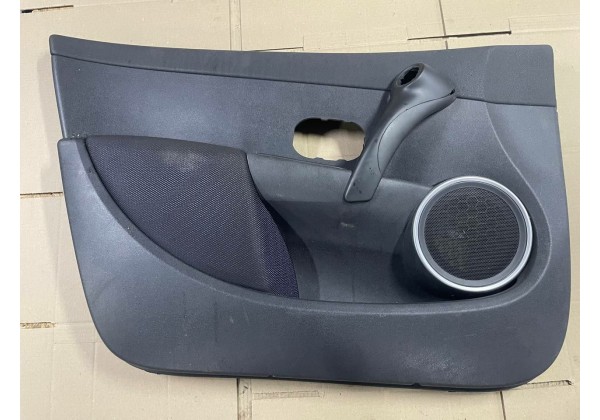 Обшивка передньої лівої дверки Renault Clio 3, 8200293523, 8200293525