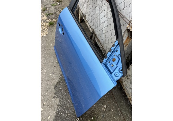 Дверка передня права Renault Megane III, код фарби TERPB 