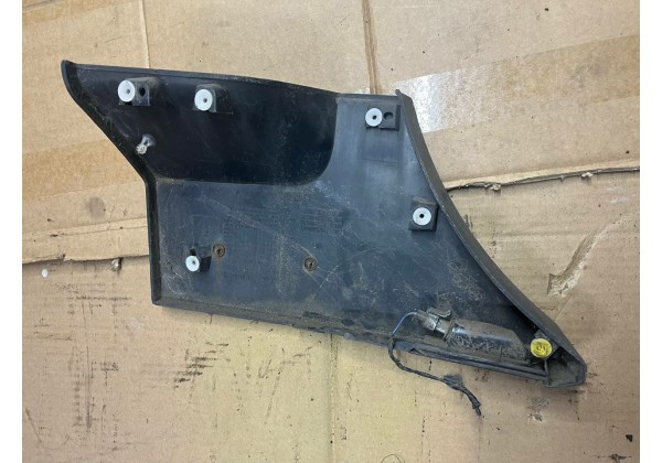 Декоративна накладка кришки багажника права Renault Scenic RX4, 7700354340