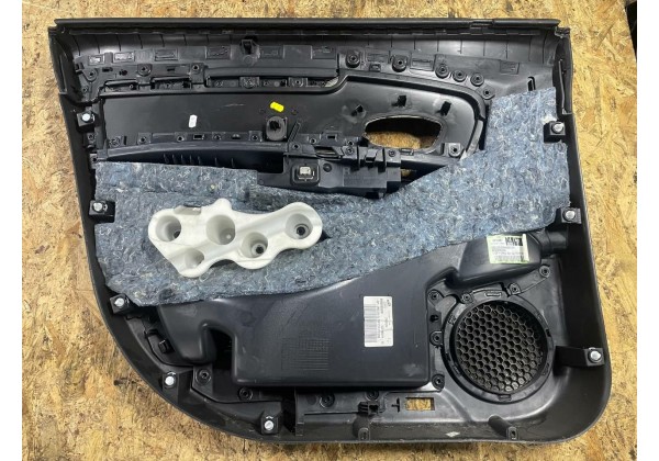 Обшивка передньої правої дверки Renault Scenic 3, шкіра, 809003520R