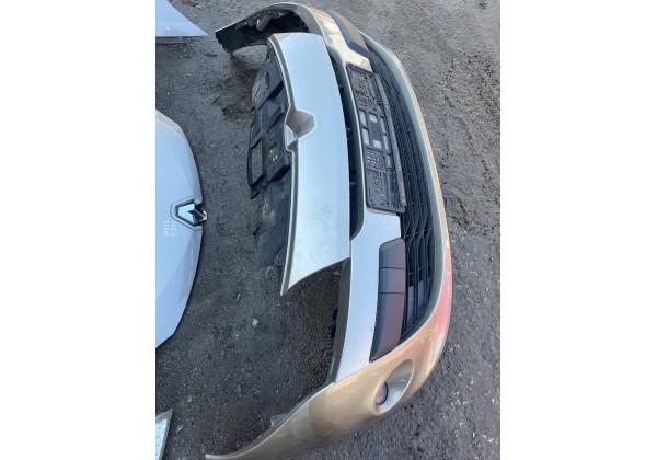 Бампер передній Renault Megane III, код фарби TEHNK