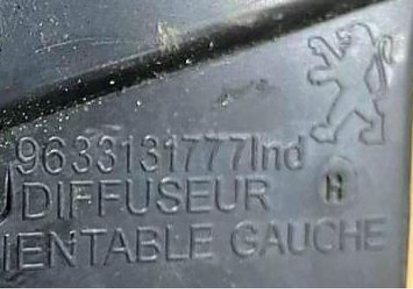 Дефлектор обдуву салона лівий Peugeot 208, 2008, 9633131777