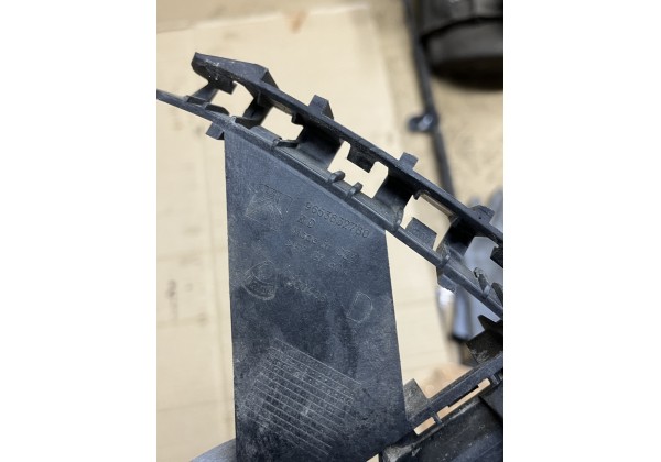 Кронштей переднього бампера правий Citroen C4 Picasso, 04-13p, 9653832780