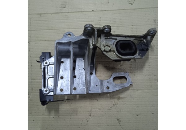 Кронштейн кріплення двигуна Renault Megane 3, 1.5 DCi *