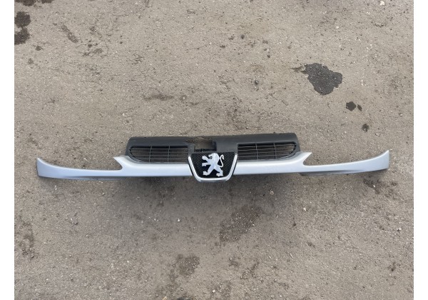 Решітка Peugeot 206