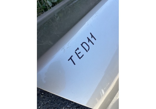 Кришка багажника Рено Меган 2 седан. Код фарби TED11