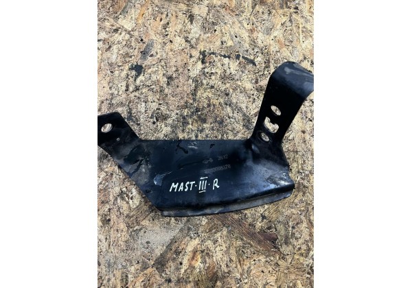 Кронштейн кріплення передньої панелі правий Renault Master 3, 8200808378