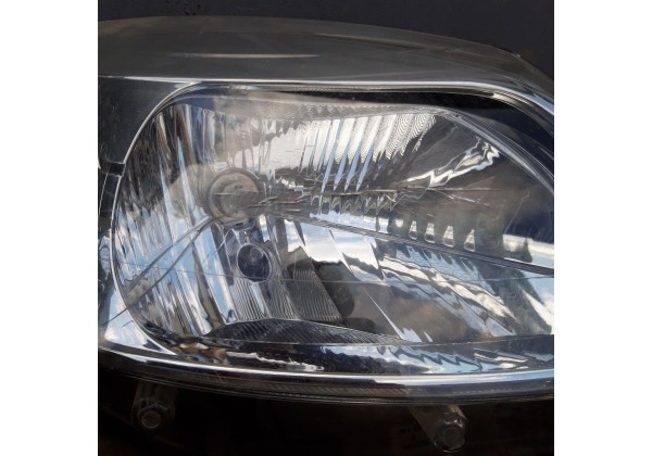 Фара права передня Renault Sandero, 08-13, 8200733877, ДЕФЕКТ