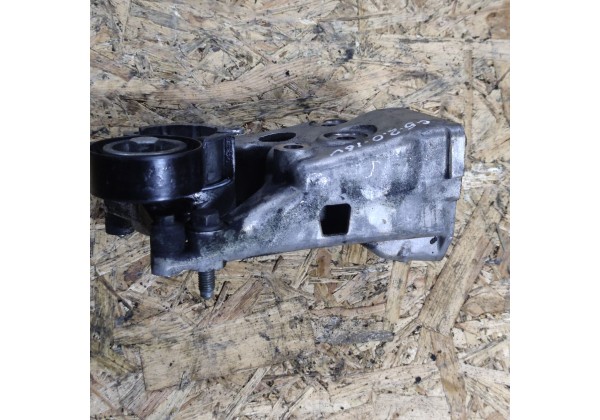 Кронштейн двигуна правий Citroen C4, C5, Peugeot 307, 406, 407, 1.8 - 2.0 16V, 184683, 184699