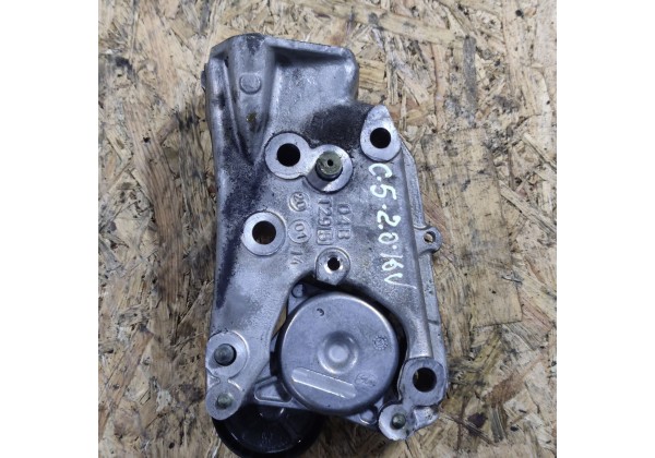 Кронштейн двигуна правий Citroen C4, C5, Peugeot 307, 406, 407, 1.8 - 2.0 16V, 184683, 184699