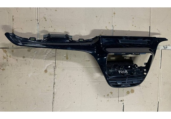 Накладка торпедо з дефлекторами обдуву Peugeot 208, 96756942XU, 9672848677