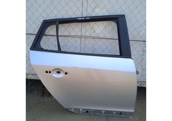Дверка задня права Renault Megane 3 комбі, 821004555R,ціна за голу