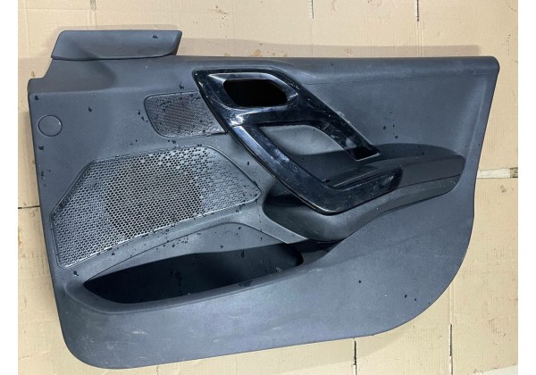 Обшивка передньої правої дверки Peugeot 208, 96763525ZD