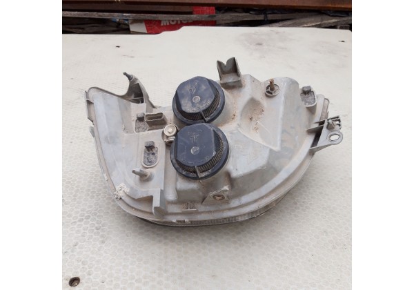 Фара передня права Renault Master 2, 8200163521