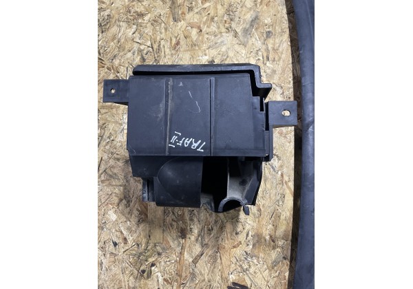 Корпус блоку запобіжників Renault Trafic II, 8200046403