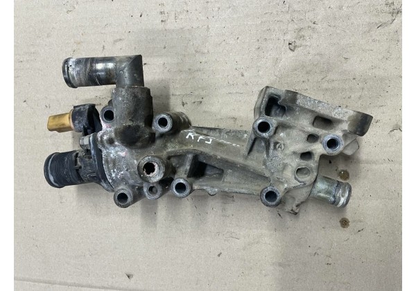 Корпус термостата Citroen C4, C5, C8, Peugeot 307, 308, 407, 807, 2.0 16V, RFJ, EW10, 1336Z5, 1338E4, 9649143580