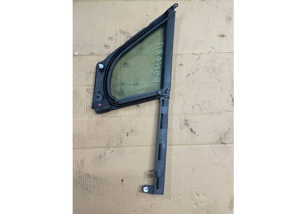 Скло кутове передньої правої дверки Peugeot 5008, 09-16, 9202N9