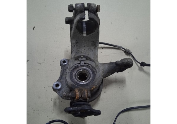 Поворотний кулак правий цапфа Citroen C3 II, C3 Picasso, C4 Cactus, Peugeot 207, 208, 301, 2008, C-Elysee, DS3, 364790