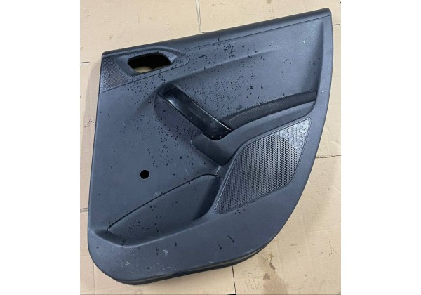 Обшивка задньої правої дверки Peugeot 208, 96763547ZD