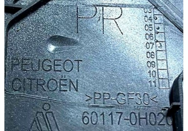 Декоративна накладка правого крила Citroen C1, Peugeot 107, 60117-0H020