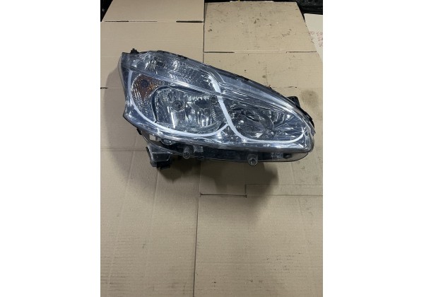 Фара передня права Peugeot 208 , 9802221280