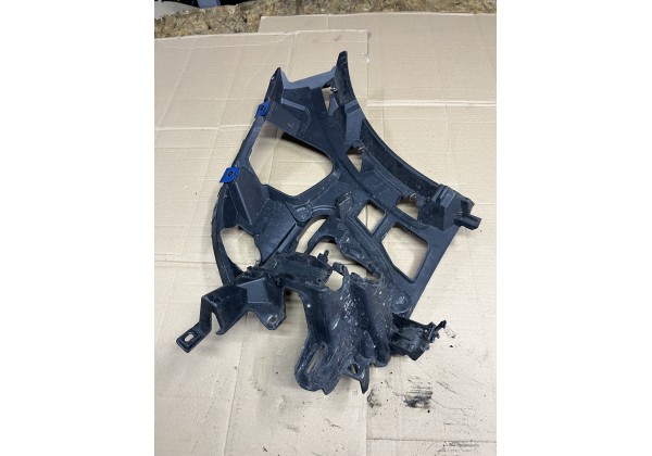 Кронштейн переднього бампера правий Renault Megane lll, 620340242R