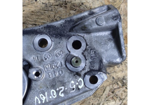 Кронштейн двигуна правий Citroen C4, C5, Peugeot 307, 406, 407, 1.8 - 2.0 16V, 184683, 184699