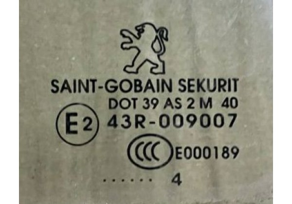 Скло задньої правої дверки Peugeot 3008, 09-16
