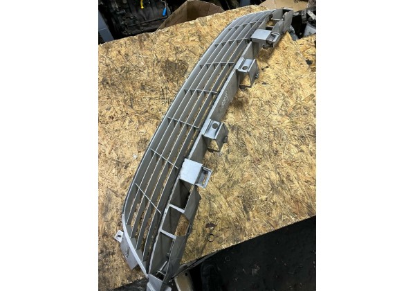 Решітка переднього бампера Renault Scenic 3, 622569864R