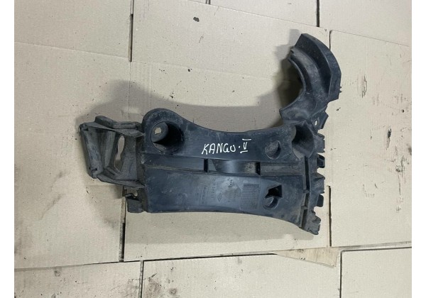 Кронштейн кріплення заднього бампера правий Renault Kangoo 2, 8200435438