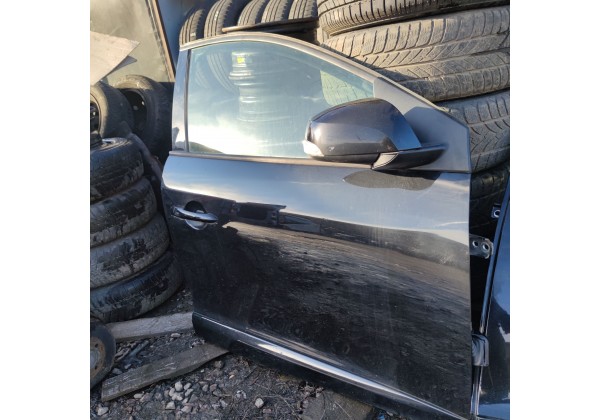Дверка передня права Renault Megane 3, 801006560R,ціна за голу