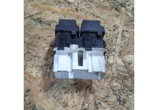 Кнопка склопідіймачів передніх дверок Renault, 8200214945, 8200214939 *