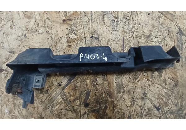 Кронштейн переднього бампера лівий Peugeot 407, 9644645780