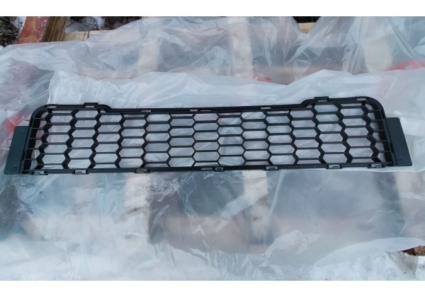 Решітка в бампері середня Renault Kangoo II, 11-13, 8200665549