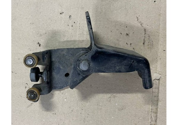 Ролик середній правої зсувної дверки Renault Kangoo 2, 8200497637, 8200531807