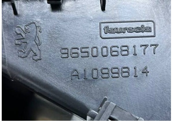 Дефлектор обдуву салона центральний Peugeot 207, 8265V0, 8212TL, 9650068177