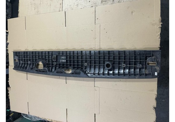 Накладка порогу задніх розпашних дверей Renault Kangoo 2, 8200431120, 8200431122