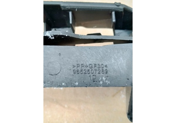 Кронштейн переднього бампера правий Citroen C4, 2004-2009, 7416.79, 9652507280, 9648067880