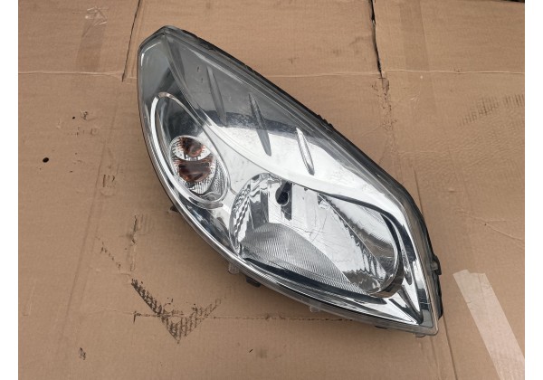 Фара передня права Dacia Sandero I, 8200733877, Дефект
