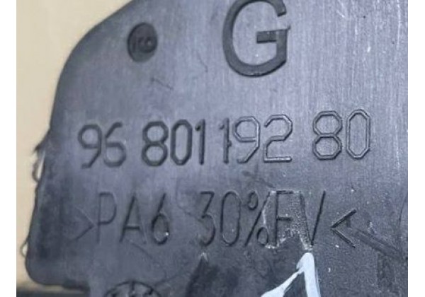 Кронштейн лівої зовнішньої ручки Peugeot 1007, 9680119280, 910948