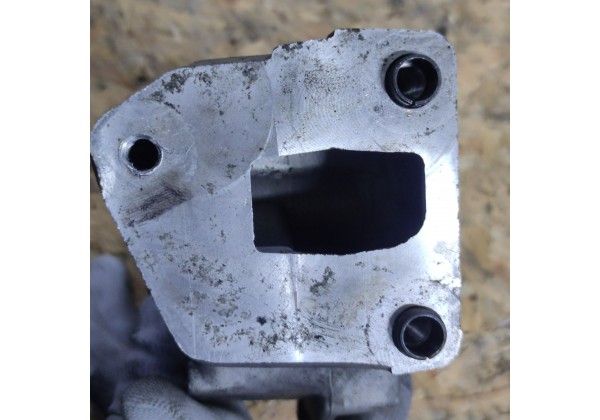 Кронштейн двигуна правий Citroen C4, C5, Peugeot 307, 406, 407, 1.8 - 2.0 16V, 184683, 184699