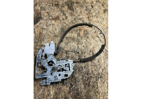 Механізм замка правої здвіжної дверки Renault Master 3, 8200766631, 826703236R