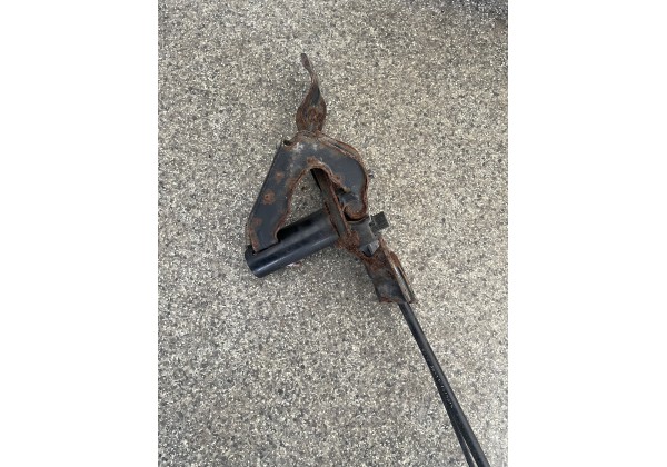 Кронштейн запасного колеса Renault Master III, 572118927R