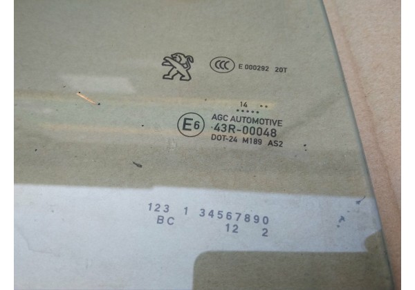 Скло задньої правої дверки Пежо 308, Т9, SW, 2014