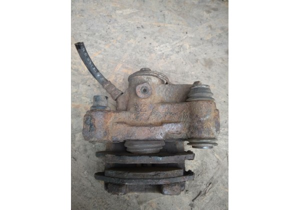 Супорт задній лівий Renault Safrane, 7701203724